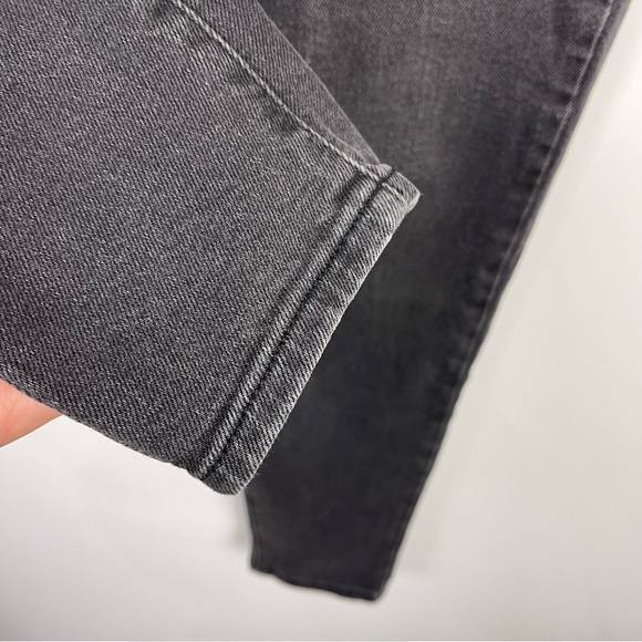 Levi's High Waisted Mom Jeans Relaxed Tapered Leg Dark Grey Women's Size 24 - Picture 8 of 8